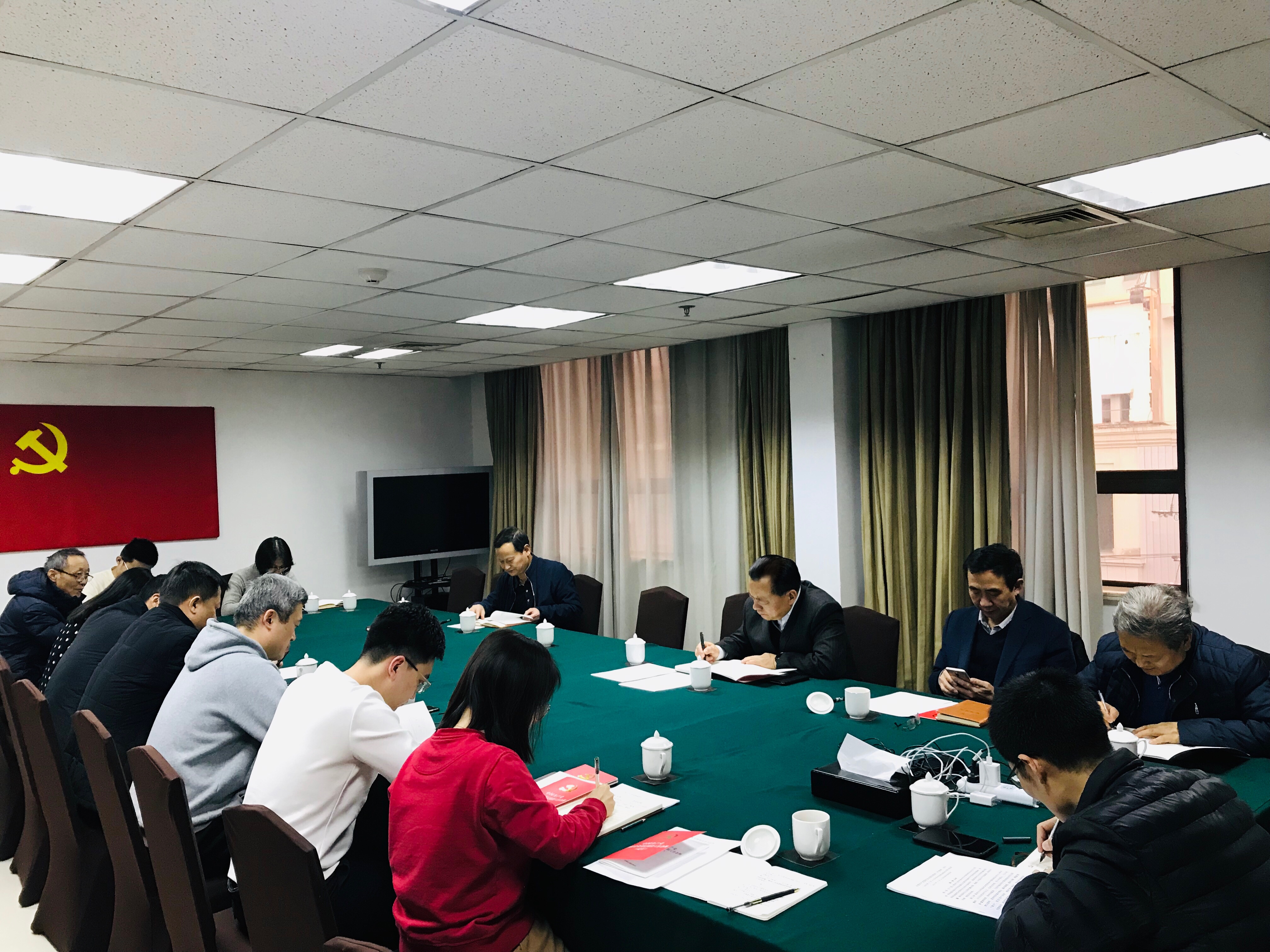 人民大廈組織學習<中國共產黨國有企業基層組織工作條例>